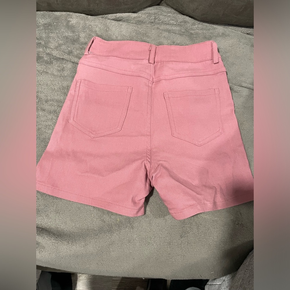 Strechy Shorts 🩷 - Picture 2 of 3